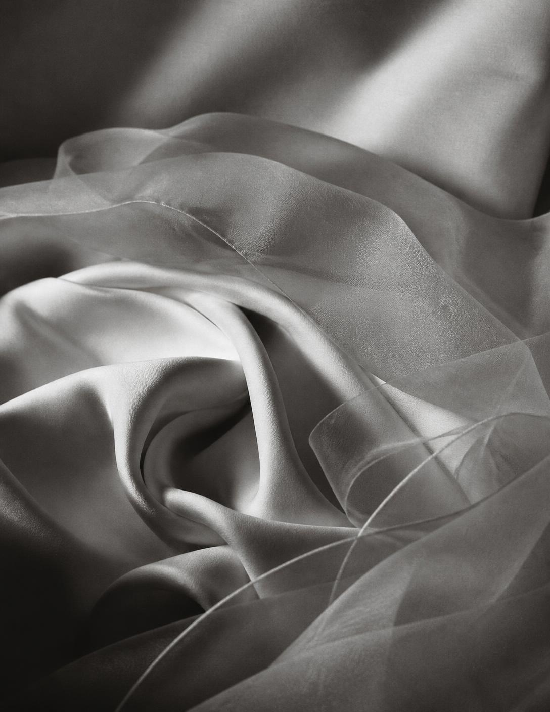 Estudo de dobras em seda e organza